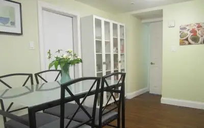 Walk to Queen's! AC/Front Buses/Utilities & Internet included