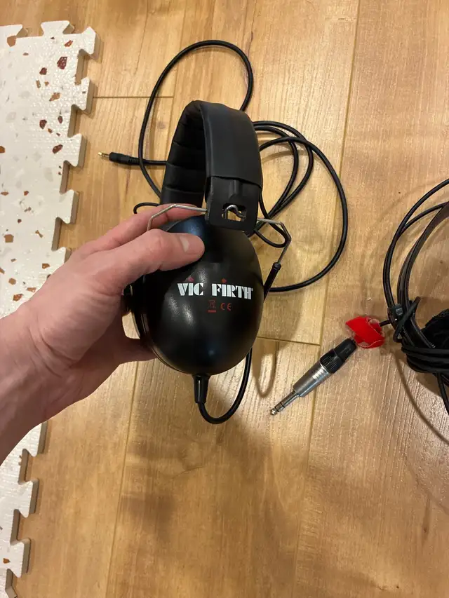 Studio headphones476381923508889602