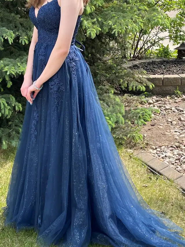 Grad Dress in Women's - Dresses & Skirts in Edmonton - Image 3