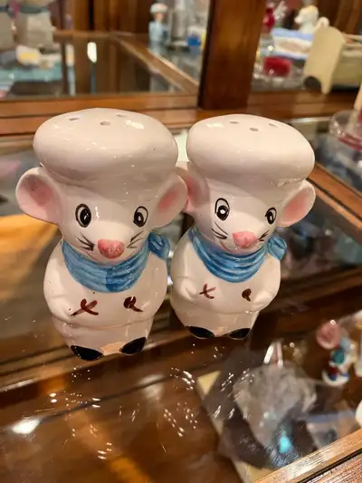 Vintage Chef Mouse Salt and Pepper shakers, View more