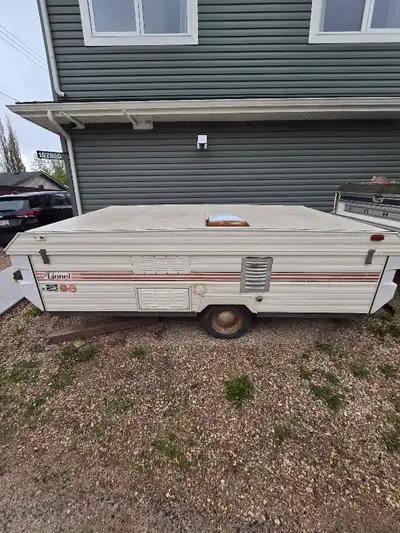 Trailer from 1981. Wanted to restore it but don't have the time anymore. Canvas is destroyed and mis...