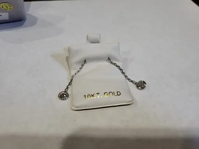Brand New 10K White Gold Diamond Moissanite Earrings For Sale in Jewellery & Watches in London - Image 2