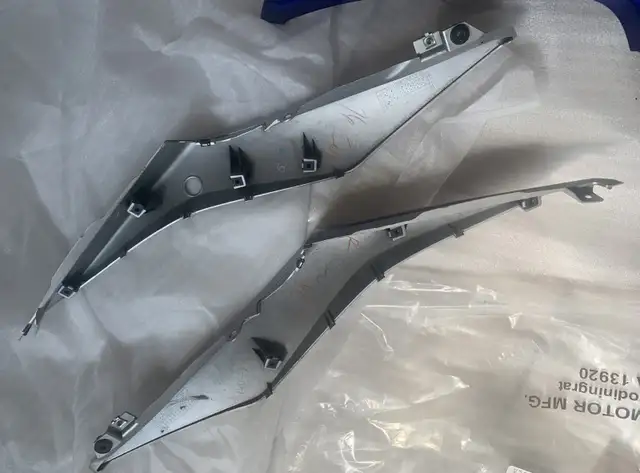 2017 Yamaha YZF-R3 Side Panel & Tail Side Covers in Sport Bikes in Mississauga / Peel Region - Image 8