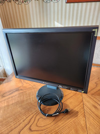Gateway LP2407 Rotating Monitor with Stand