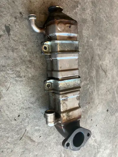 EGR Cooler from 2012 6.7L Cummins. Working condition, only 10,000kms since cleaned.