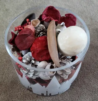 CHRISTMAS GLASS BOWL POTPOURRI - BOL EN VERRE DE NOËL POTPOURRI, View more