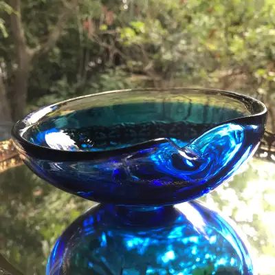 Beautiful Vintage Signed Chalet Glass Canada Blue Bowl Ashtray. No chips or cracks. Very good condit...