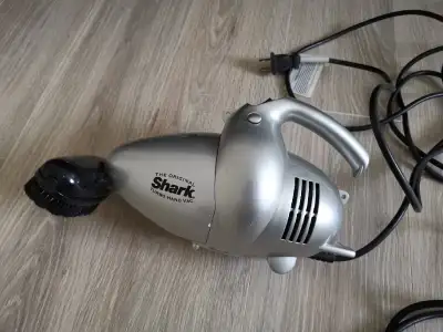Shark hand Vacuum