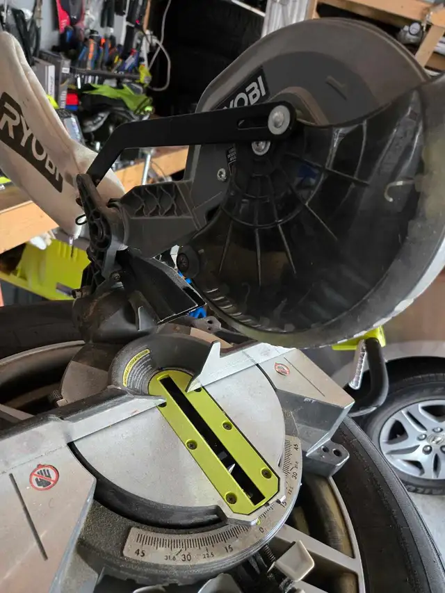 7 INCHES BATTERY POWER MITER SAW. in Power Tools in Oshawa / Durham Region - Image 4