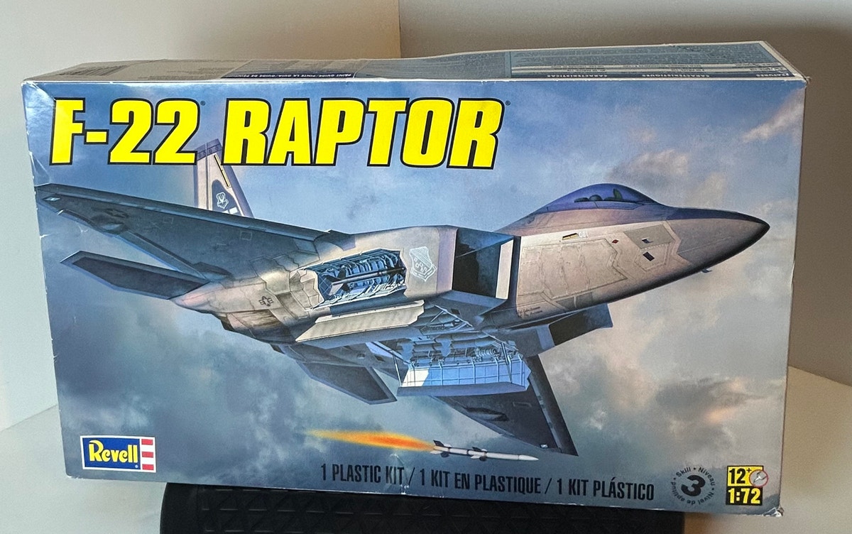 F-22 Raptor Jet 1:72 scale. Revell Kit 5984 - partially, photo 1
