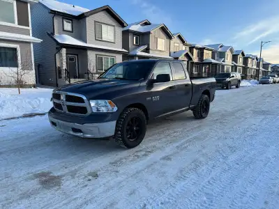 2016 dodge 1500 4x4 SLT No LOW BALL offers!!!! Runs and drives as good as new No problems Get in and...