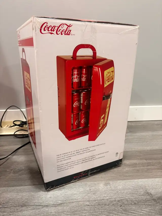 Coca-Cola Retro Koolatron Mini Fridge in Refrigerators in Markham / York Region - Image 2