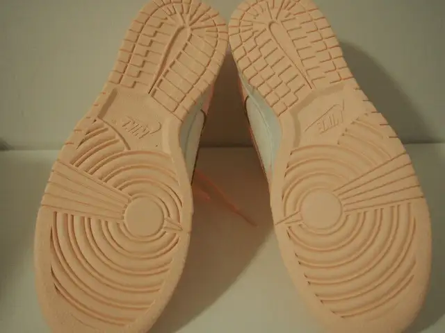 Brand New(DS) Nike Dunk High Sail/Crimson Tint Sizes 8.5W & 9W in Women's - Shoes in City of Toronto - Image 5