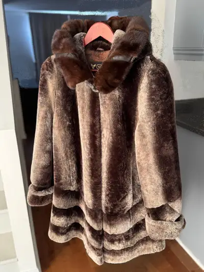manteau en fourrure naturelle (mouton), View more