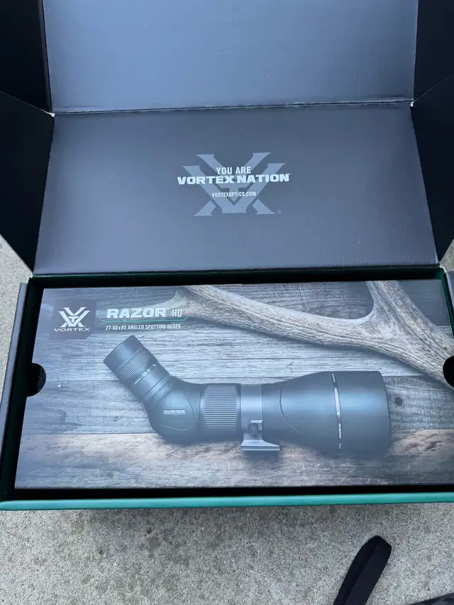 VORTEX RAZOR HD 27-60X85 ANGLEDSPOTTING SCOPE in Fishing, Camping & Outdoors in Saskatoon - Image 2
