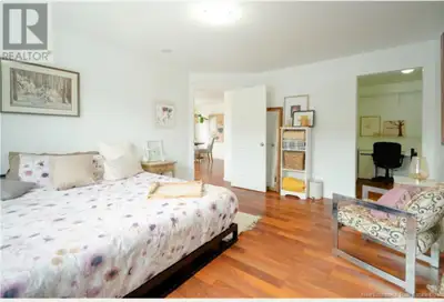 •Weekly rental: 500$ weekly, Extra large room, private, furnished King-size bed, private attached sm...