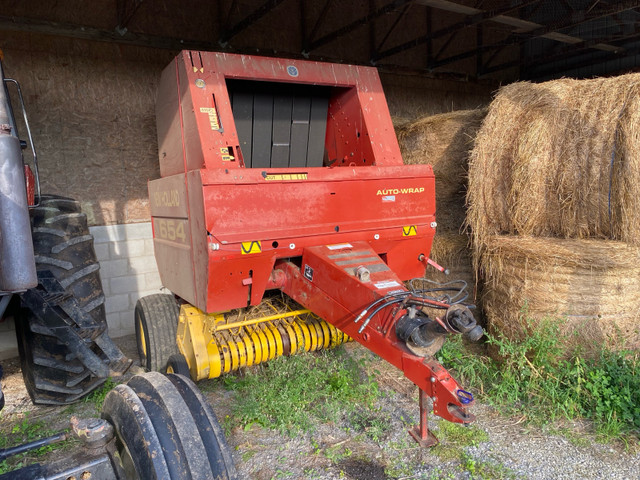 654 round baler in Livestock in Ottawa