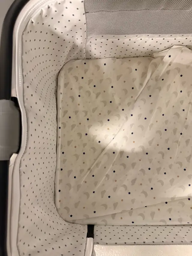 Landau pour bébé / baby bassinet in Kids in City of Montréal - Image 7