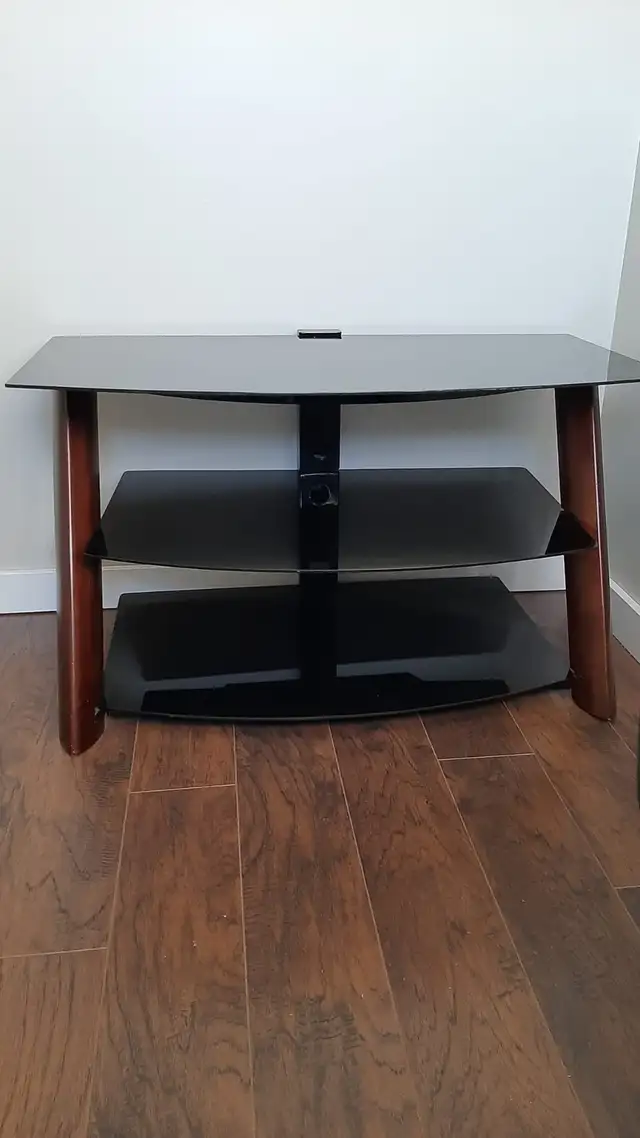 Glass Table in Dining Tables & Sets in Winnipeg - Image 2