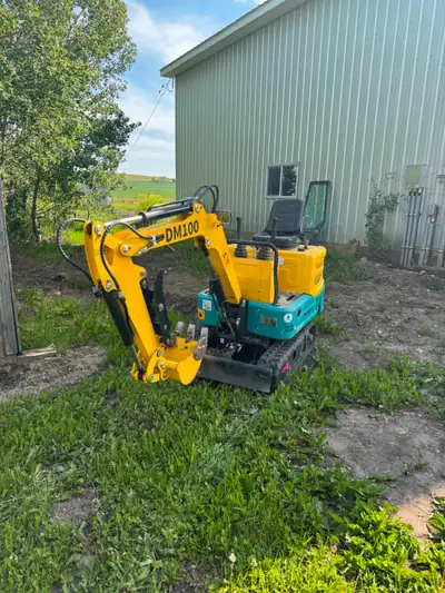 1 ton mini excavator 13.5HP gas engine - new ProPoint engine with parts available in Canada unlike o...