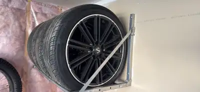 Set of four 19’’ aftermarket rims on Tiger Paws tires 245/40/19 5x114.3 bolt pattern. Nissan/Infinit...