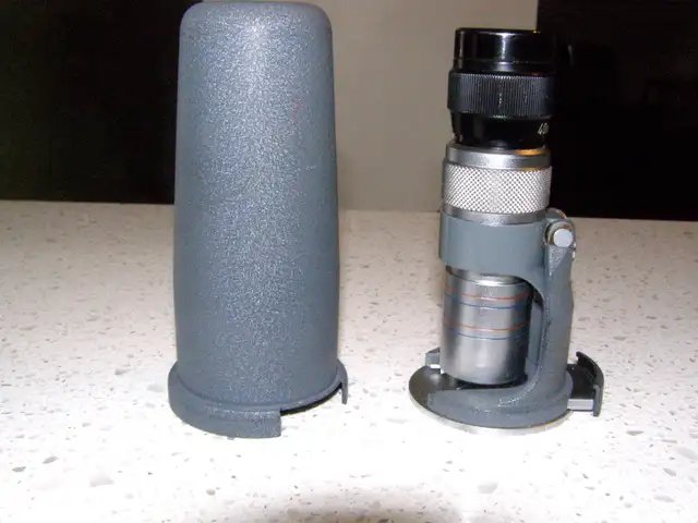 Hensoldt Wetzlar ( Leica) mini microscope---REDUCED! in Arts & Collectibles in Ottawa - Image 2