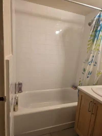 Private Room, Shared Apartment for rent (Room for rent) In a Two-bedroom apartment. $680 Eglinton Av...