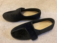 Women’s Foamtreads Velcro Slippers (Size 10) 