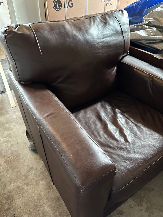 Leather sofa chair  in Chairs & Recliners in Hamilton - Image 2