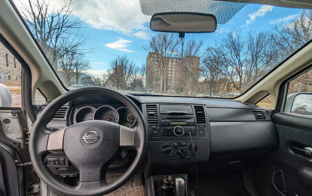 95,000 Km - NISSAN VERSA 2010 dans Autos et camions  à Ville de Québec - Image 4