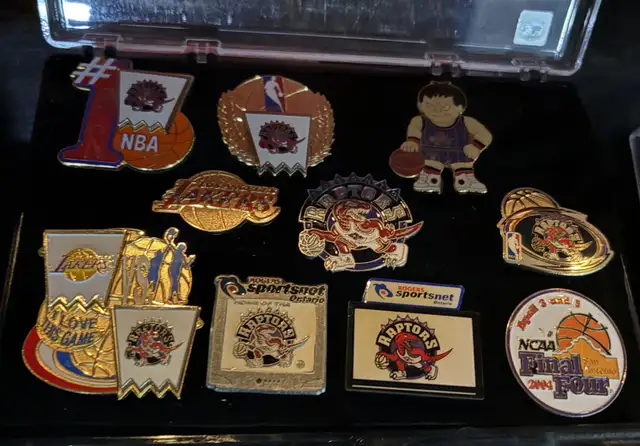 RARE blue jays Playoff pin or Vlad & Dad Bobbleheads in Arts & Collectibles in City of Toronto - Image 3