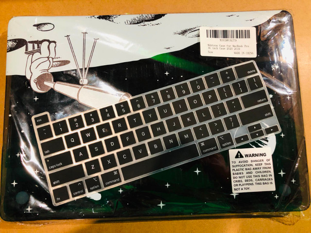 MacBook Pro 2020 2019 16" Case + Screen + Keyboard Protector in Laptop Accessories in Regina