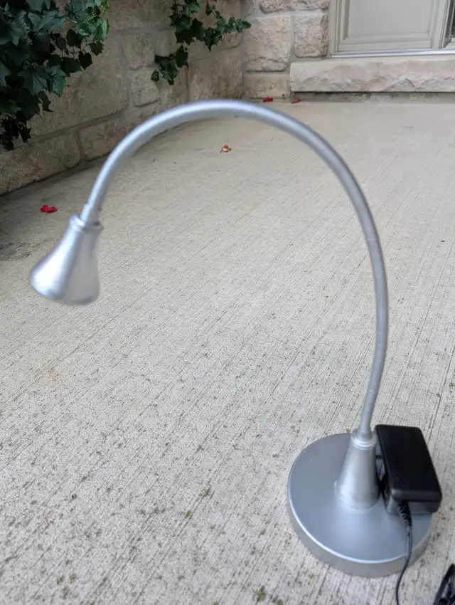 LED Desk Lamp in Indoor Lighting & Fans in Kitchener / Waterloo - Image 2