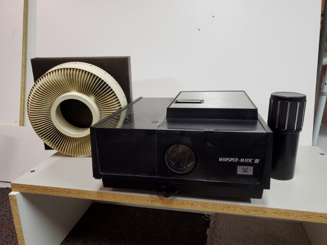 [EXCELLENT CONDITION ] Slide Projector Whisper-Matic IV in General Electronics in Mississauga / Peel Region - Image 2