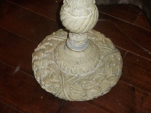 Lampe sur pied en fonte de style florentin in Other in Longueuil / South Shore - Image 9