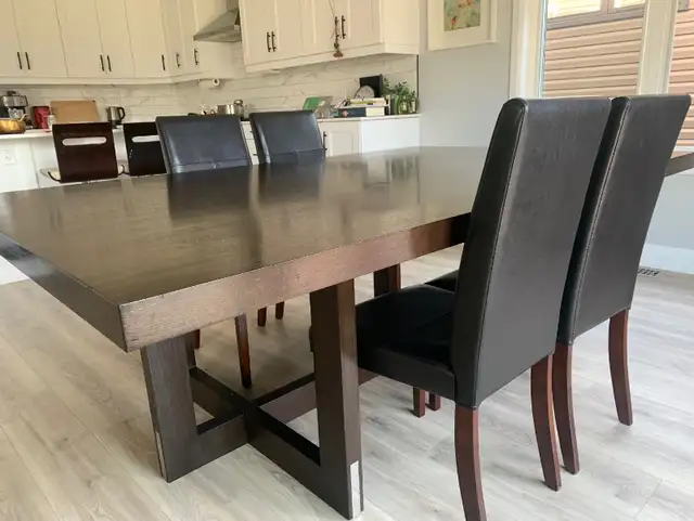 Gorgeous Dining Table in Dining Tables & Sets in Kingston - Image 5
