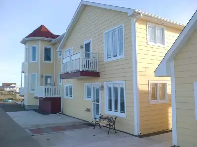 875 rue John Cormier Beresford NB E8K 1W2 Beresford (Water Front Room for Rent). Une (1) Chambre com...