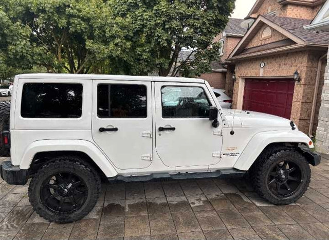 2014 Jeep Wrangler Sahara Unlimited AWD in Cars & Trucks in Markham / York Region - Image 3