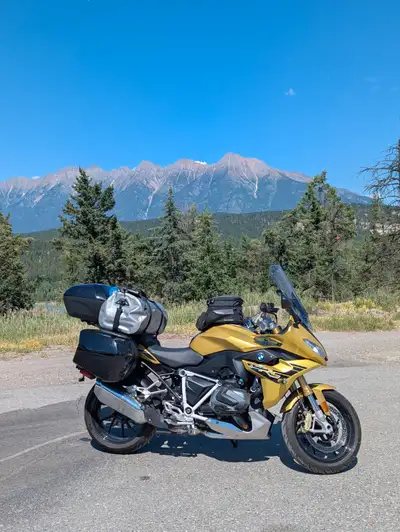 With 136 HP and 105 ft/lbs of torque that starts low in the rev range and pulls hard, a quick shifte...