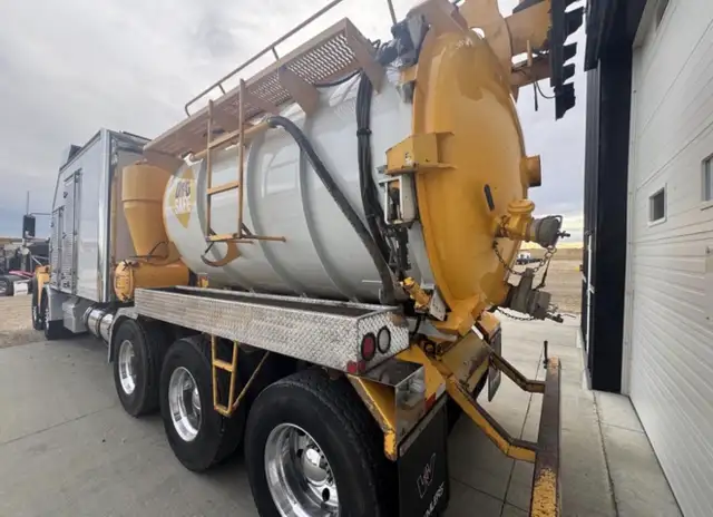 Hydro vac truck operator  in Drivers & Security in Markham / York Region - Image 3