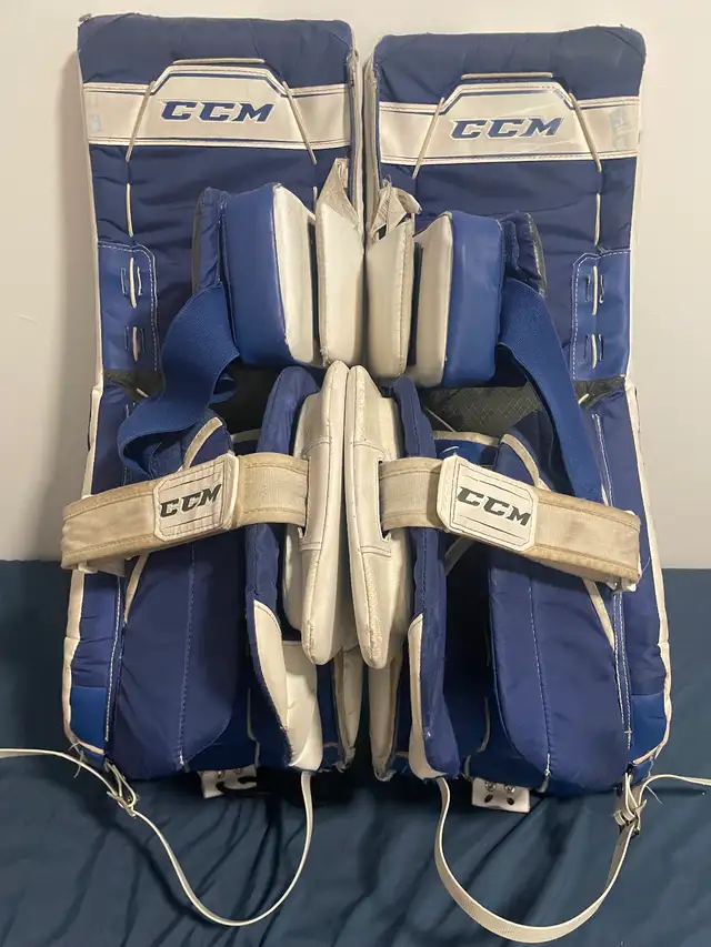 Pads de gardien de hockey sur glace ccm axis 1.9 in Hockey in City of Montréal - Image 4