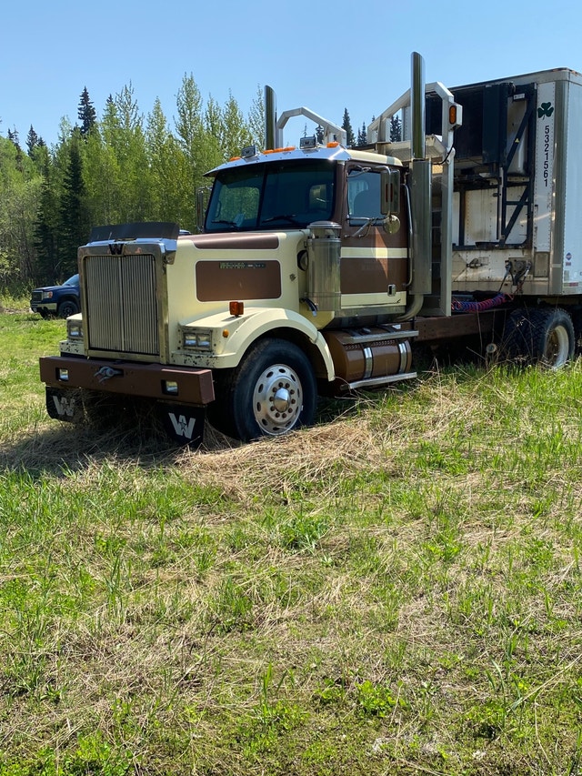 1996 Wilson 48 foot Hiboy Heavy Equipment Prince Kijiji