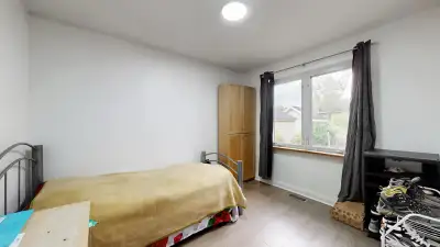 Must call or text to get immediate response 6️⃣4️⃣7️⃣-6️⃣6️⃣7️⃣-7️⃣7️⃣4️⃣2️⃣ FURNISHED room for rent...