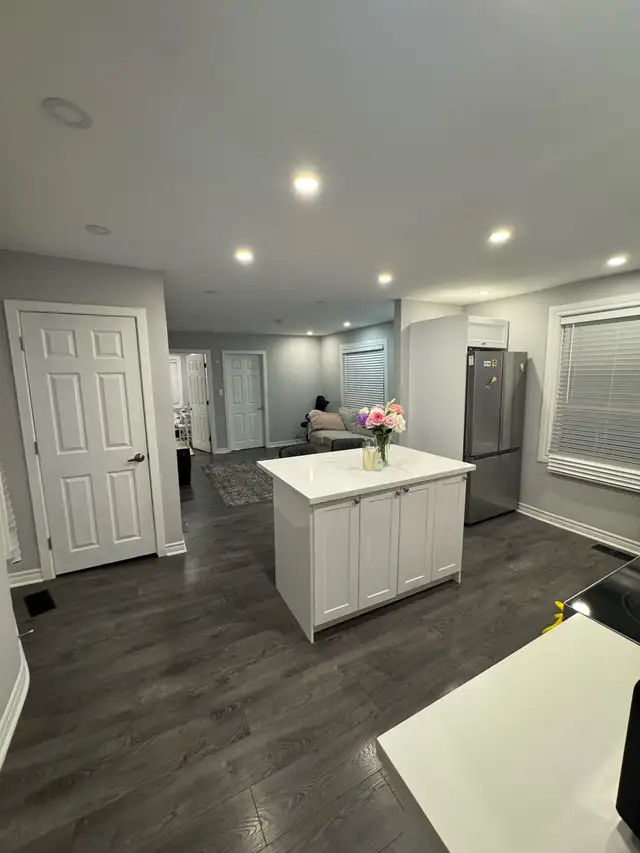 Private bedroom for rent in spacious apartment in Room Rentals & Roommates in City of Toronto - Image 2