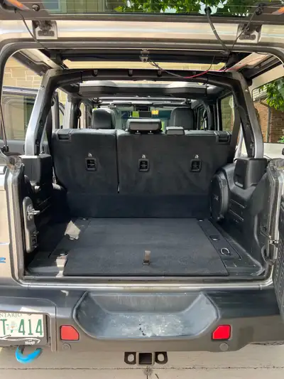 Turn heads and hit the trails (or city streets) in style with this pristine 2021 Jeep Wrangler Rubic...