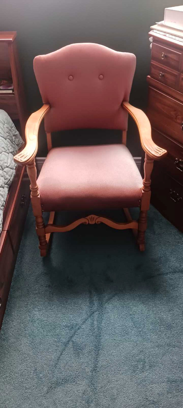 Antique Chairs in Chairs & Recliners in Summerside - Image 2