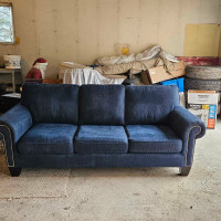 Dufrense Sofa (Pick up just past Lockport MB )