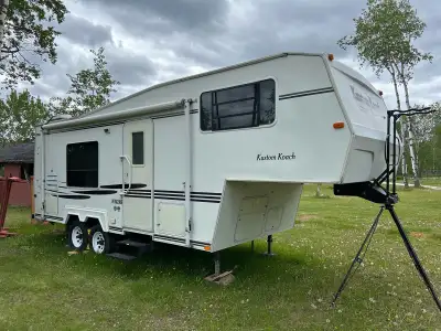 Very clean unit in perfect operating condition. Fridge, AC unit, HW tank. Ready to go for the season...
