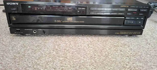 Sony CDP C700  5CD player in CDs, DVDs & Blu-ray in Kitchener / Waterloo - Image 2