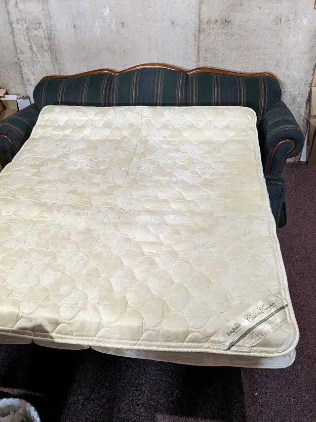 Sofabed by DecoRest Queen size couch green,  gold burgundy in Couches & Futons in Charlottetown - Image 3